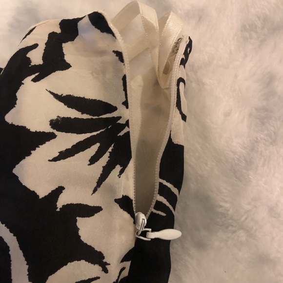 LAUREN RALPH LAUREN FLORAL/PAISLEY BLACK & WHITE SILK SKIRT. SIZE:(14) - Picture 6 of 10